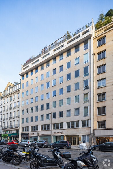 20 Rue Croix Des Petits Champs, Paris à vendre - Photo de l’immeuble – Image 2 sur 11