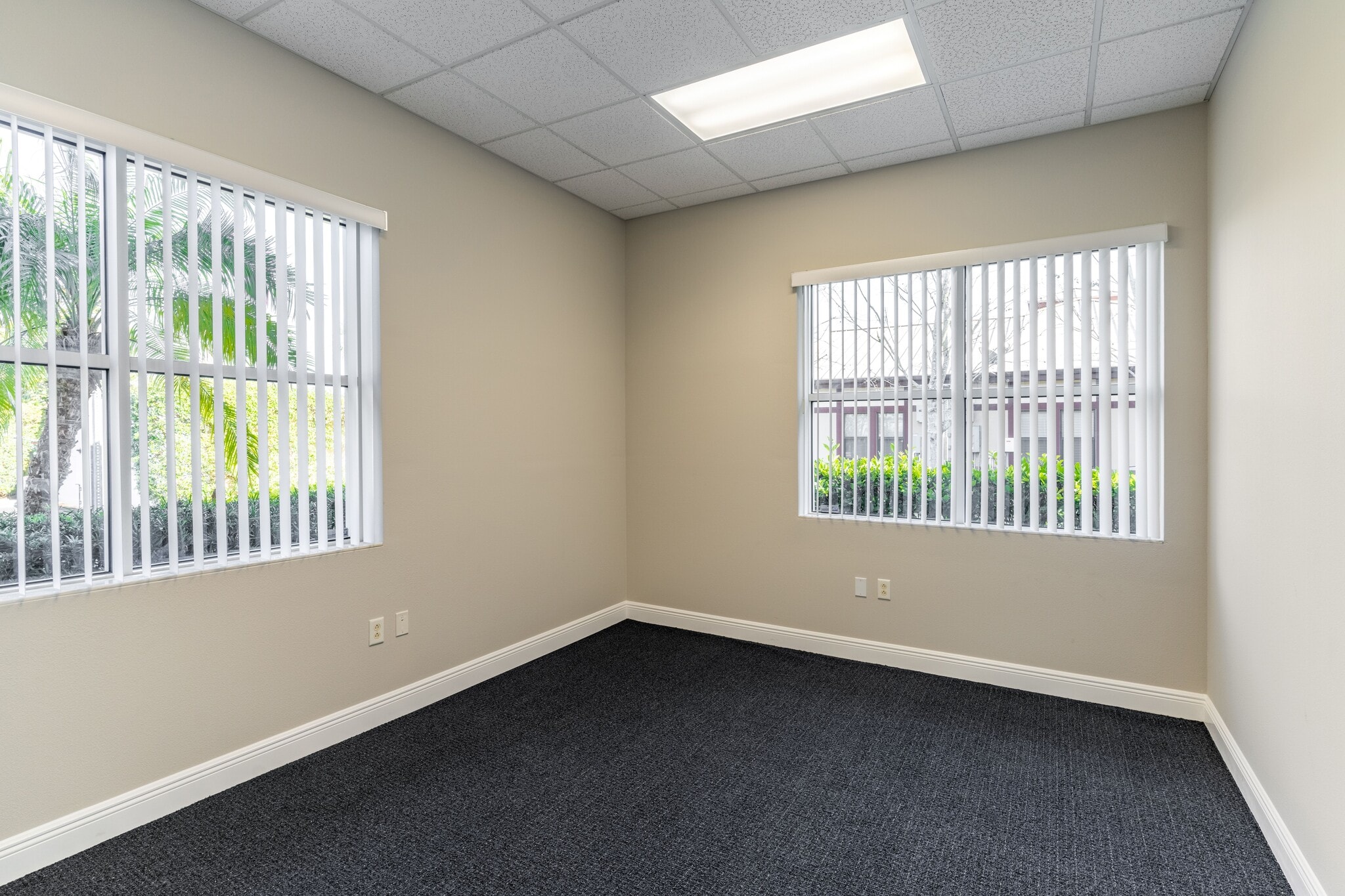 5212-5216 Paylor Ln, Sarasota, FL à louer Photo intérieure– Image 1 sur 9