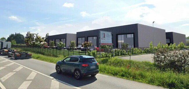 Plus de détails pour Local d’activités à vendre