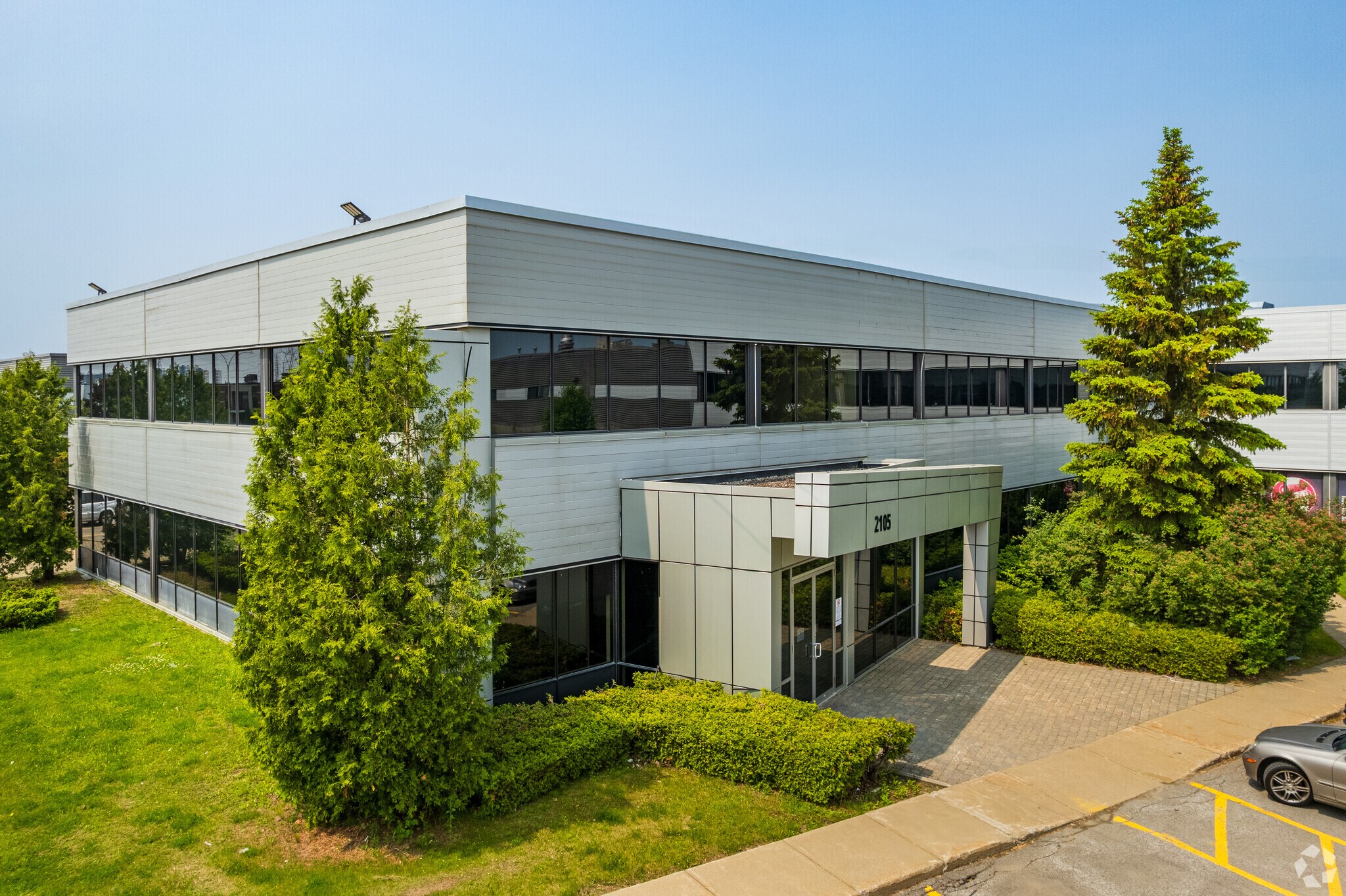 2103-2167 Boul Dagenais O, Laval, QC à louer Photo de l’immeuble– Image 1 sur 13