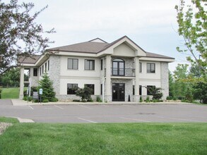 2021 Cenex Dr, Rice Lake, WI à louer Photo de l’immeuble– Image 1 sur 5