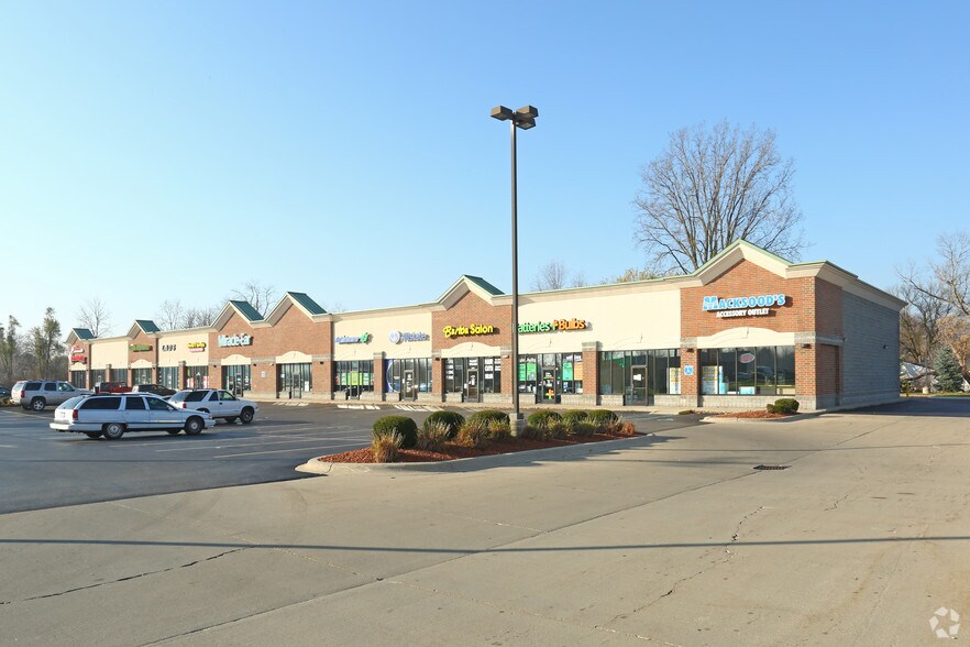 2456 S Center Rd, Burton, MI à louer - Photo de l’immeuble – Image 3 sur 19