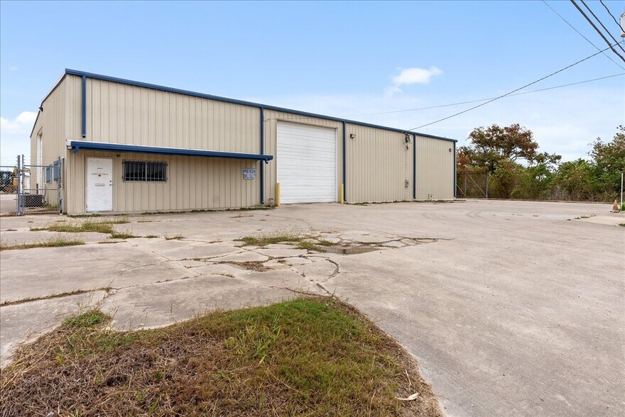 820 Mcbride Ln, Corpus Christi, TX à louer - Photo principale – Image 1 sur 18