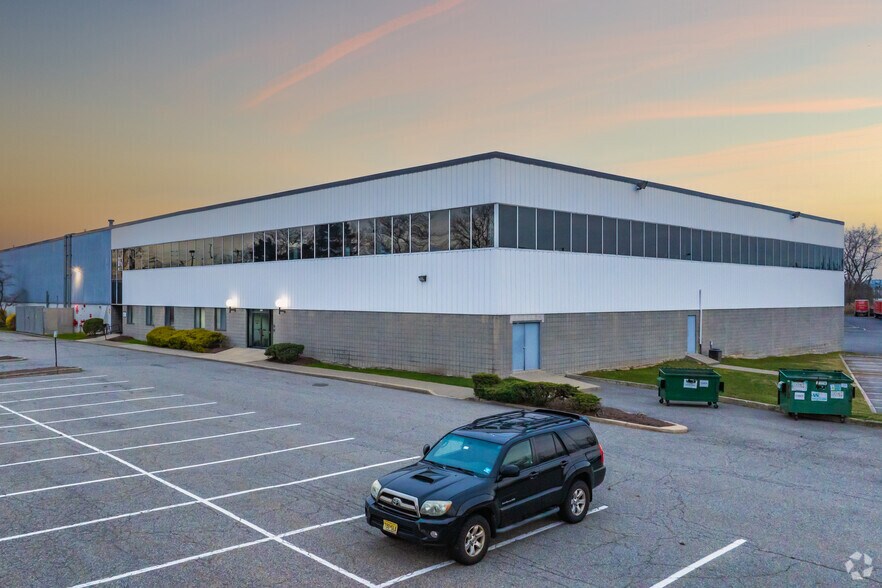 550 Meadowlands Pky, Secaucus, NJ à louer - Photo de l’immeuble – Image 2 sur 6
