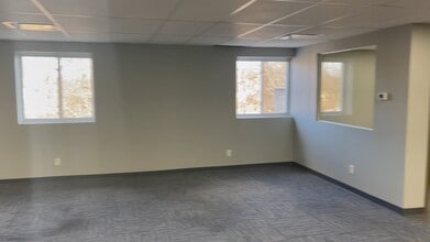 711 W Bagley Rd, Berea, OH à louer - Vidéo sur l’annonce professionnelle 