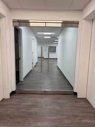 Plus de détails pour 24 Belden Ave, Norwalk, CT - Bureau, Local commercial à louer