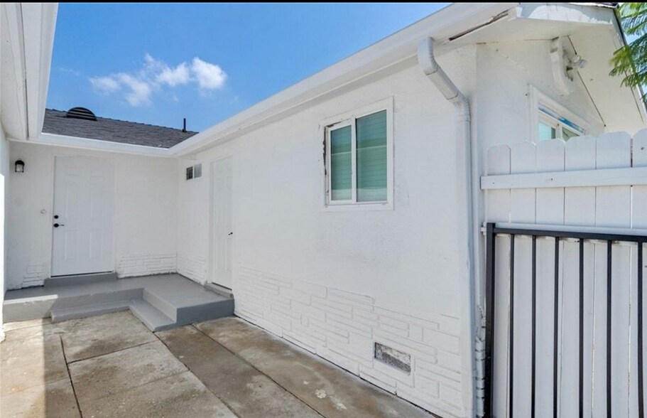 1143 E 106th St, Los Angeles, CA à vendre - Photo de l’immeuble – Image 2 sur 4