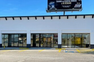 2204 Cypress Creek Pkwy, Houston, TX à louer Photo de l’immeuble– Image 1 sur 1