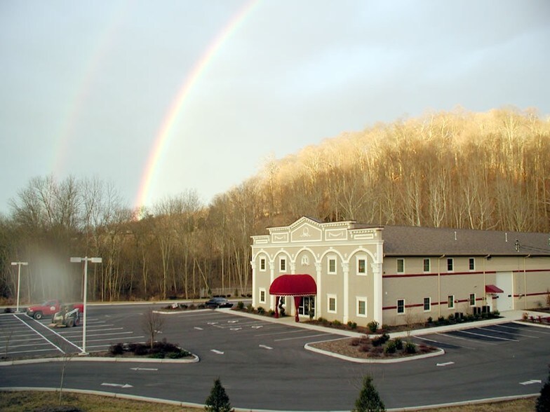 109 Meadow View Rd, Bristol, TN à louer - Photo de l’immeuble – Image 1 sur 6