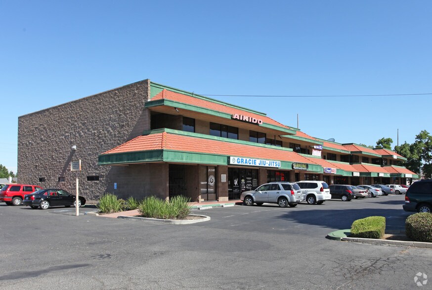 1501 Coffee Rd, Modesto, CA à louer - Photo de l’immeuble – Image 2 sur 2