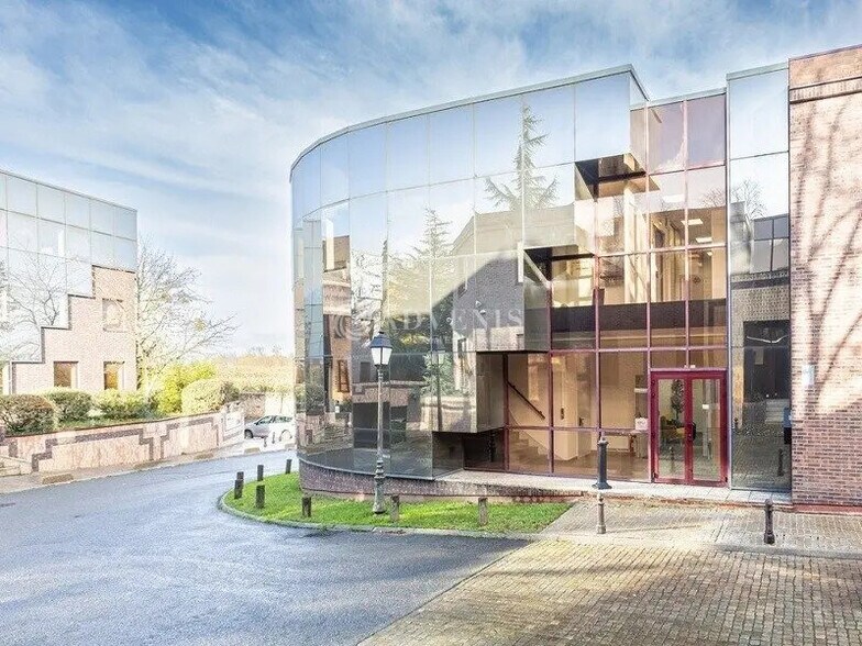 Bureau dans Saint-Germain-en-Laye à louer - Photo de l’immeuble – Image 1 sur 7
