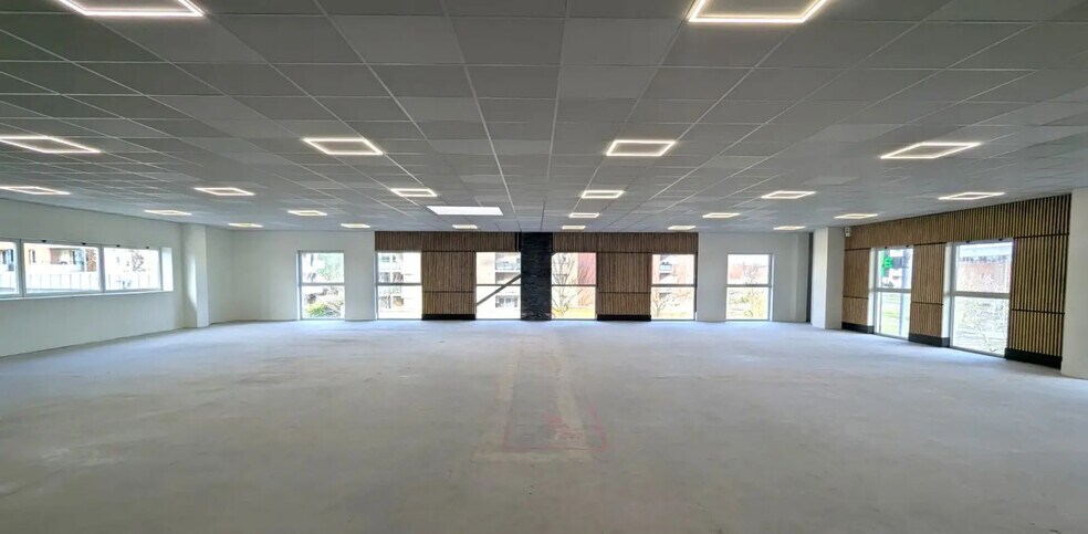 Local commercial dans Colomiers à louer - Photo de l’immeuble – Image 3 sur 7