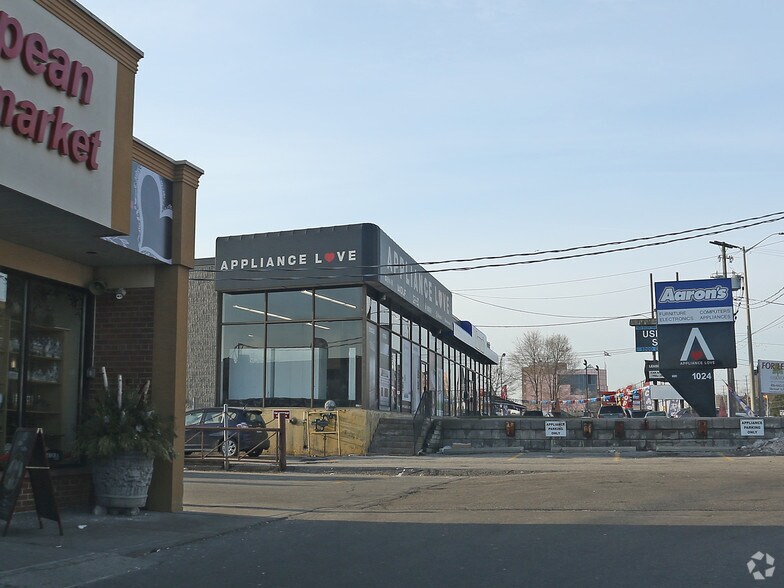 1024 Dundas St E, Mississauga, ON à vendre - Photo de l’immeuble – Image 3 sur 8