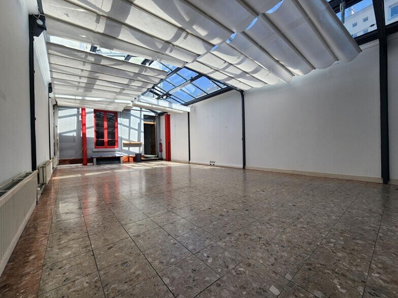 Local commercial dans La Garenne-Colombes à louer - Photo de l’immeuble – Image 1 sur 7
