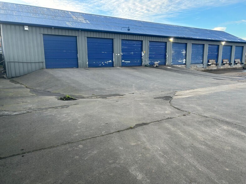 1501 Petaluma Blvd, Petaluma, CA à louer - Photo de l’immeuble – Image 3 sur 5