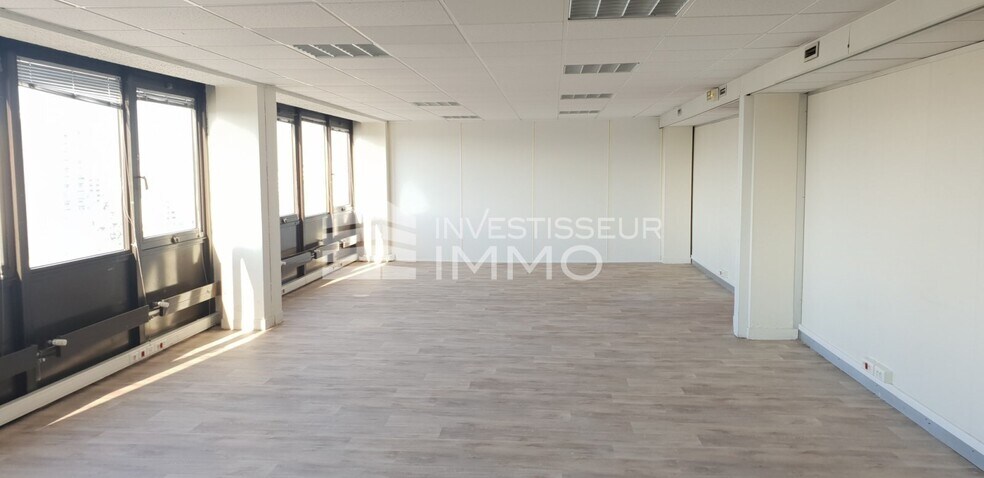 Bureau dans Boissy Saint Leger à louer - Photo intérieure – Image 2 sur 9