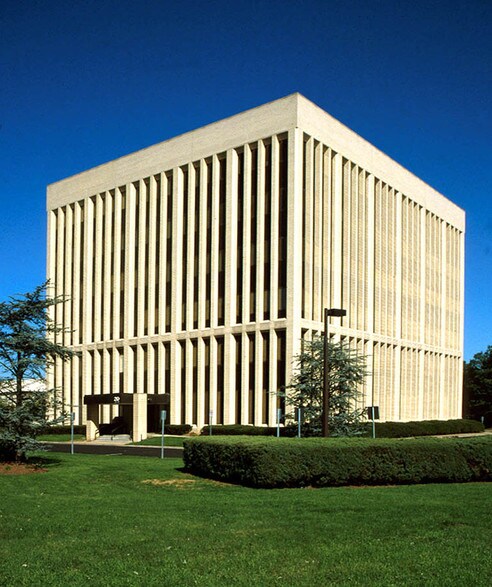 20 Squadron Blvd, New City, NY à louer - Photo de l’immeuble – Image 1 sur 18