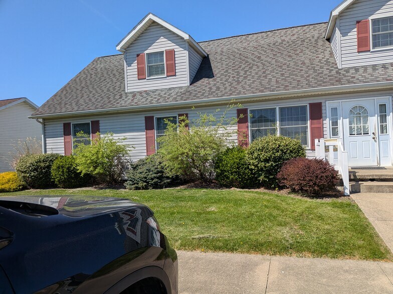380 Browns Ln, Coshocton, OH à louer - Photo de l’immeuble – Image 2 sur 41