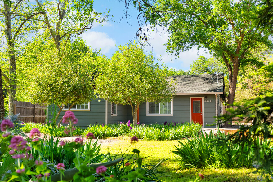 1258 Filbert Ave, Chico, CA à vendre - Photo de l’immeuble – Image 2 sur 11