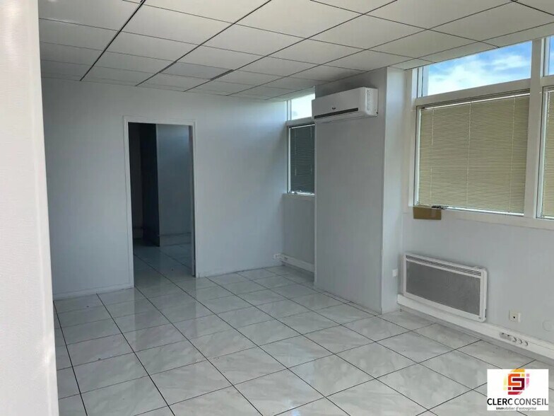 Bureau dans Évreux à louer - Photo de l’immeuble – Image 2 sur 3
