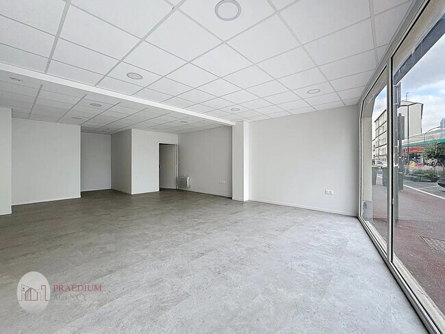 Plus de détails pour Local commercial à vendre