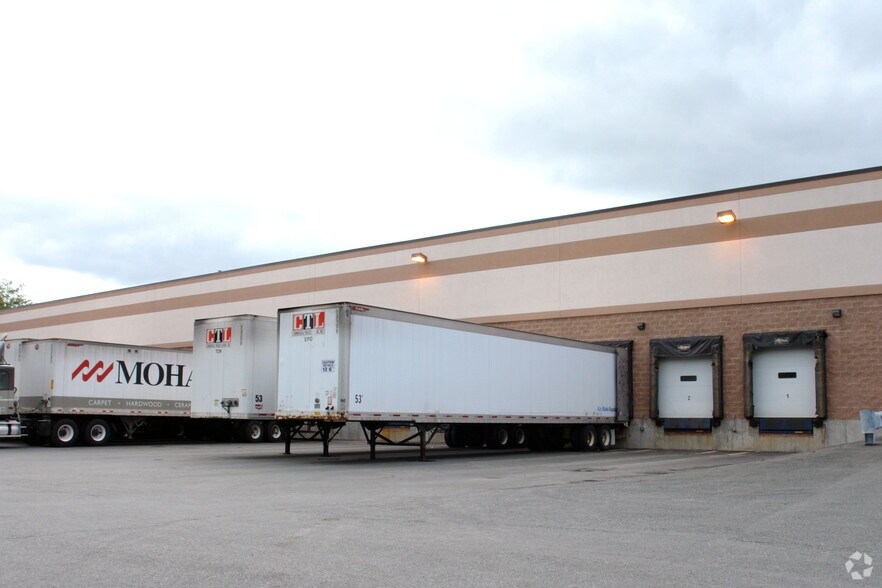 326 Old Niskayuna Rd, Latham, NY à louer - Photo de l’immeuble – Image 3 sur 8