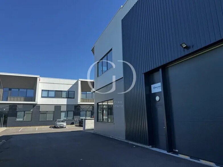 92 Avenue Du Progrès, Chassieu à louer - Photo de l’immeuble – Image 2 sur 6