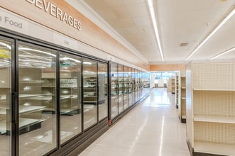 4500 Commercial St SE, Salem, OR à louer Photo intérieure– Image 2 sur 9