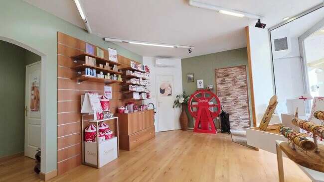 Plus de détails pour Local d’activités à vendre