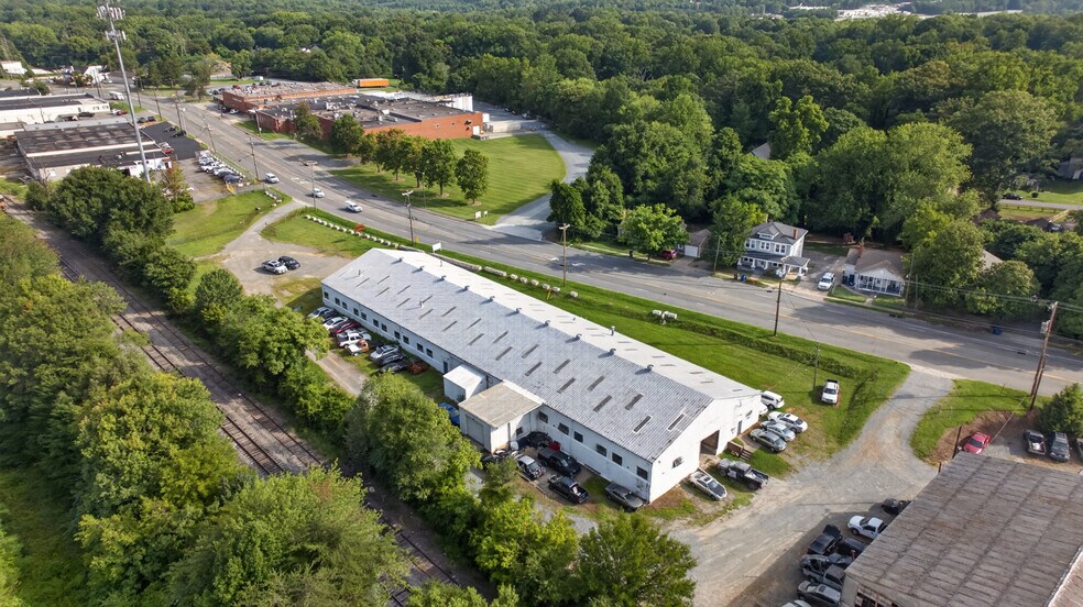 4002 Indiana Ave, Winston-Salem, NC à louer - Photo de l’immeuble – Image 2 sur 6