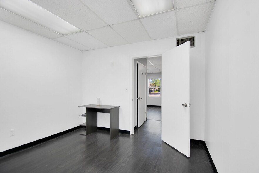550 Balmoral Cir N, Jacksonville, FL à louer - Photo de l’immeuble – Image 2 sur 8