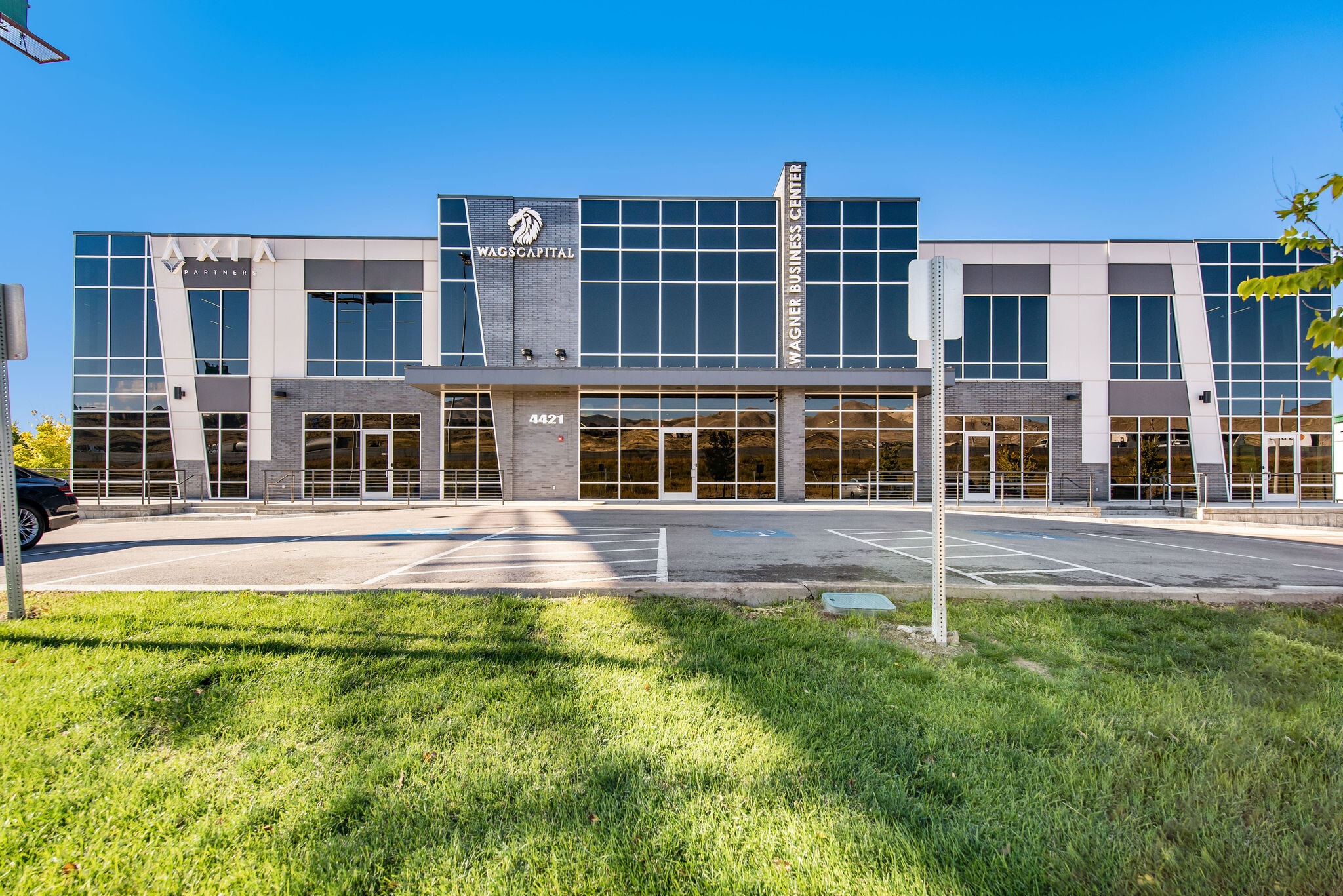 4421 N Thanksgiving Way, Lehi, UT à louer Photo principale– Image 1 sur 11