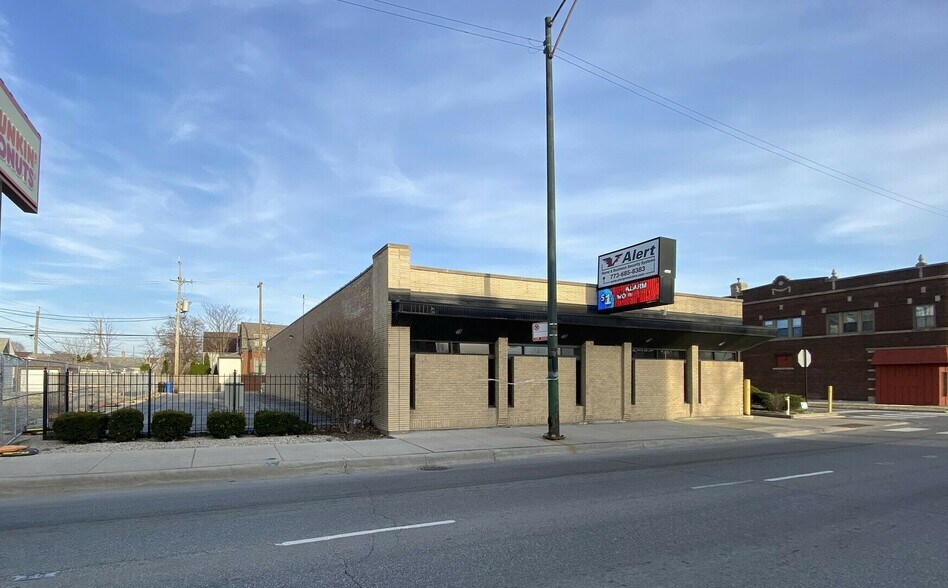 3833 N Cicero Ave, Chicago, IL à louer - Photo de l’immeuble – Image 3 sur 5