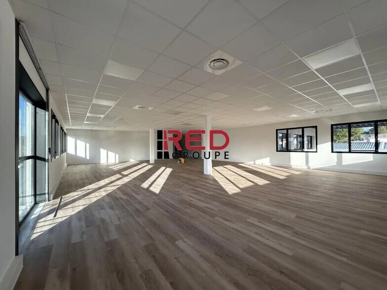 480 Route De Berre, Éguilles à vendre - Photo de l’immeuble – Image 3 sur 8