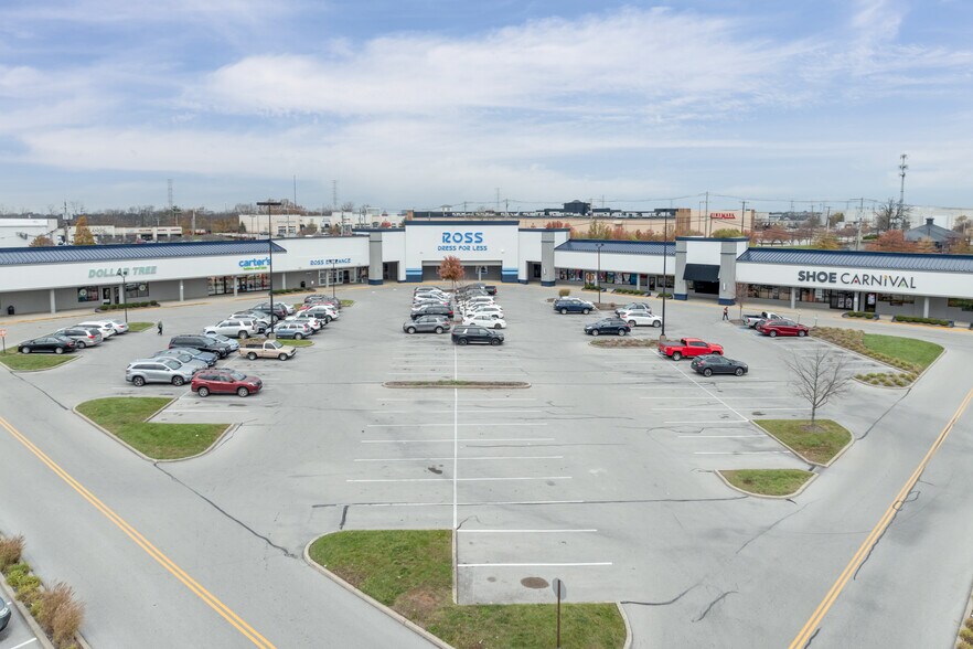 127 W Tiverton Way, Lexington, KY à louer - Photo de l’immeuble – Image 3 sur 14