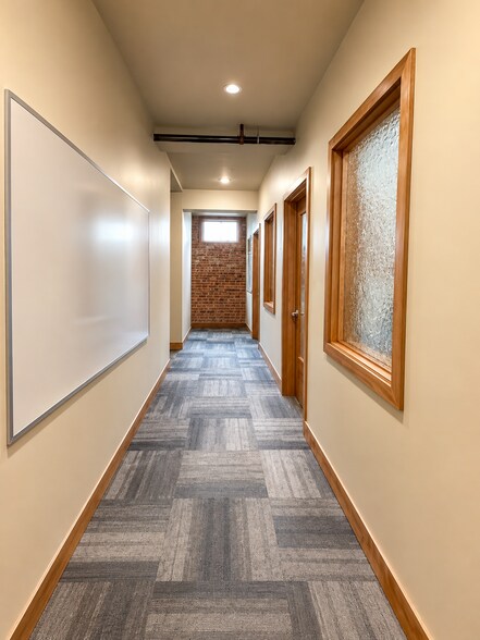 317 W 1st Ave, Albany, OR à louer - Photo de l’immeuble – Image 3 sur 12