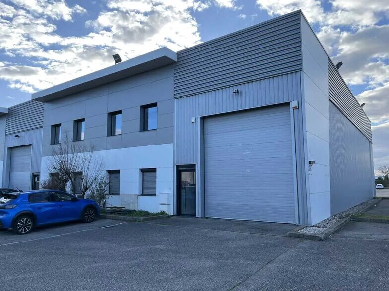 Local d’activités dans Saint-Priest à louer - Photo de l’immeuble – Image 3 sur 21