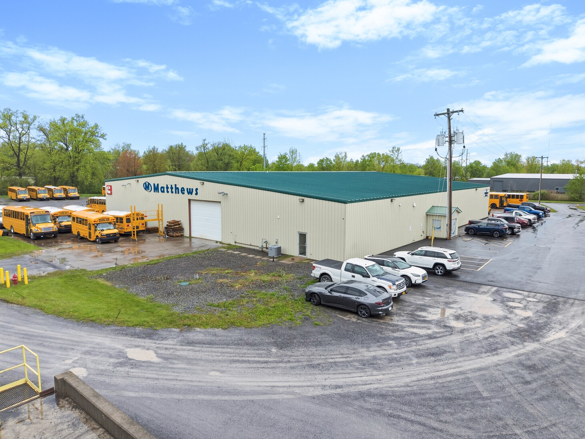 7707 Henry Clay Blvd, Liverpool, NY à louer Photo de l’immeuble– Image 1 sur 31