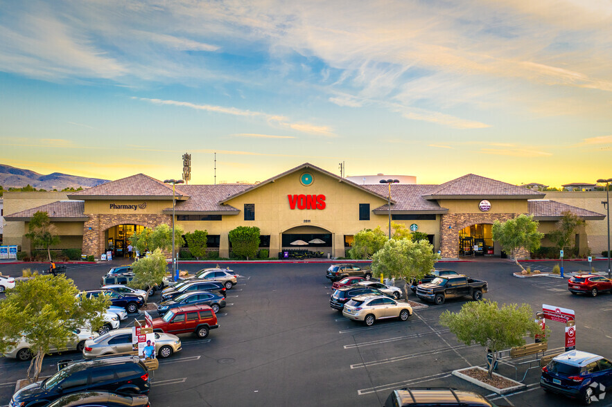 2511 Anthem Village Dr, Henderson, NV à louer - Photo de l’immeuble – Image 2 sur 25