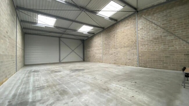 Plus de détails pour 10 Bis Rue De La Richarderie, Marines - Local d'activités, Industriel/Logistique à louer