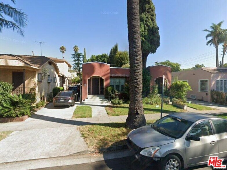 GOLDEN OPPORTUNITY IN PRIME LOS FELIZ portefeuille de 2 biens à vendre sur LoopNet.fr - Photo de l’immeuble – Image 2 sur 4