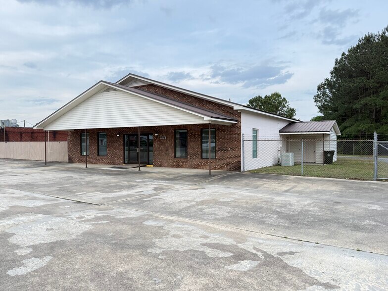 906 N Breazeale Ave, Mount Olive, NC à vendre - Photo de l’immeuble – Image 2 sur 19
