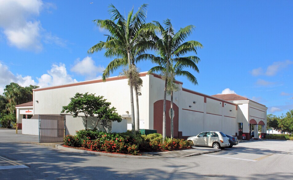 6980 W Commercial Blvd, Lauderhill, FL à louer - Photo de l’immeuble – Image 2 sur 43