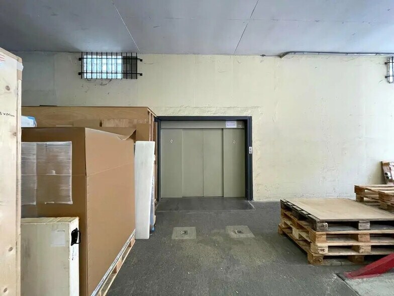 Industriel/Logistique dans Saint-Laurent-du-Var à louer - Photo de l’immeuble – Image 2 sur 12