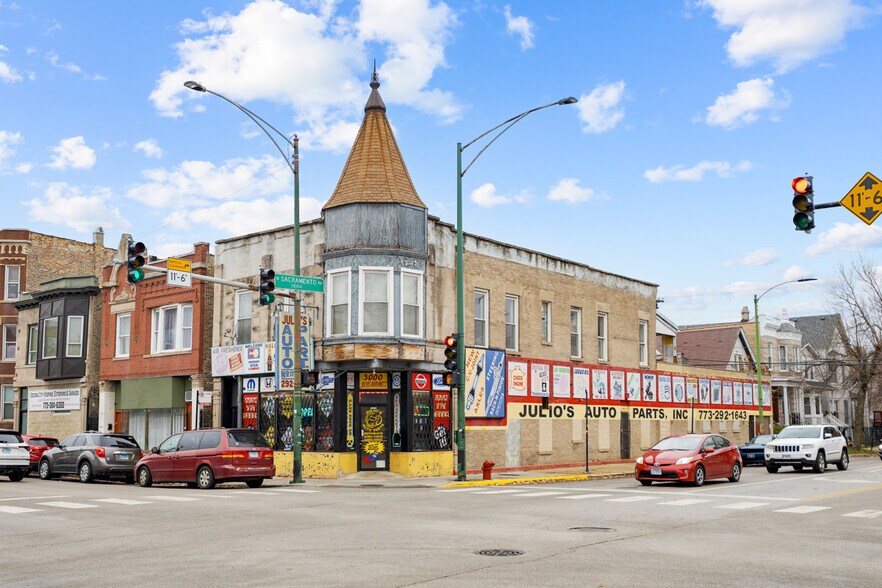 3000 W Diversey Ave, Chicago, IL à vendre - Photo de l’immeuble – Image 1 sur 16