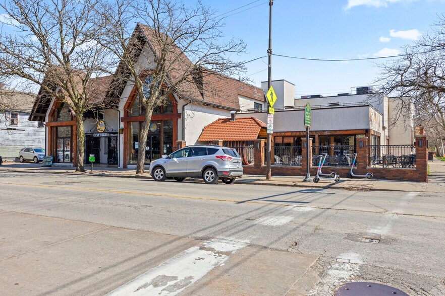 2717 Lorain Ave, Cleveland, OH à vendre - Photo principale – Image 1 sur 16