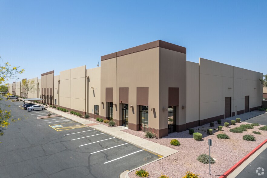 825 N 73rd Ave, Phoenix, AZ à louer - Photo de l’immeuble – Image 2 sur 13