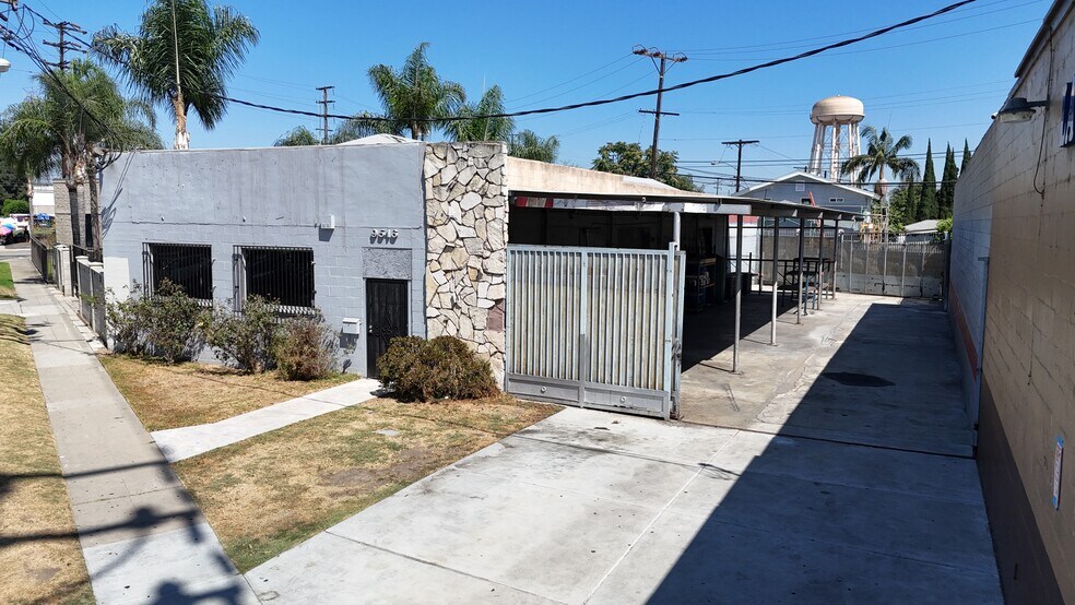 9516 Rayo Ave, South Gate, CA à vendre - Photo de l’immeuble – Image 2 sur 8