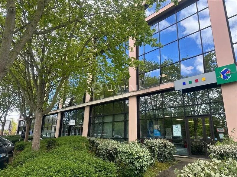 Bureau dans Torcy à louer - Photo de l’immeuble – Image 1 sur 5