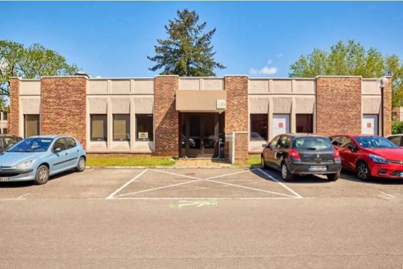 Local d’activités dans Vénissieux à louer Photo de l’immeuble– Image 1 sur 10